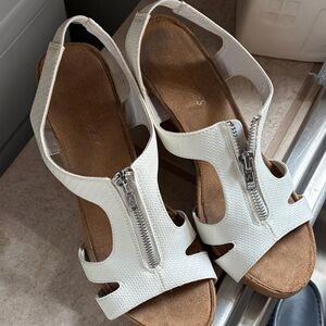AEROSOLES White Zip Sandals